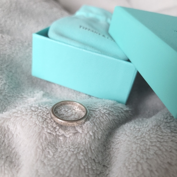 Tiffany & Co Notes 727 Fifth Ave, Narrow, Ring - Picture 1 of 4